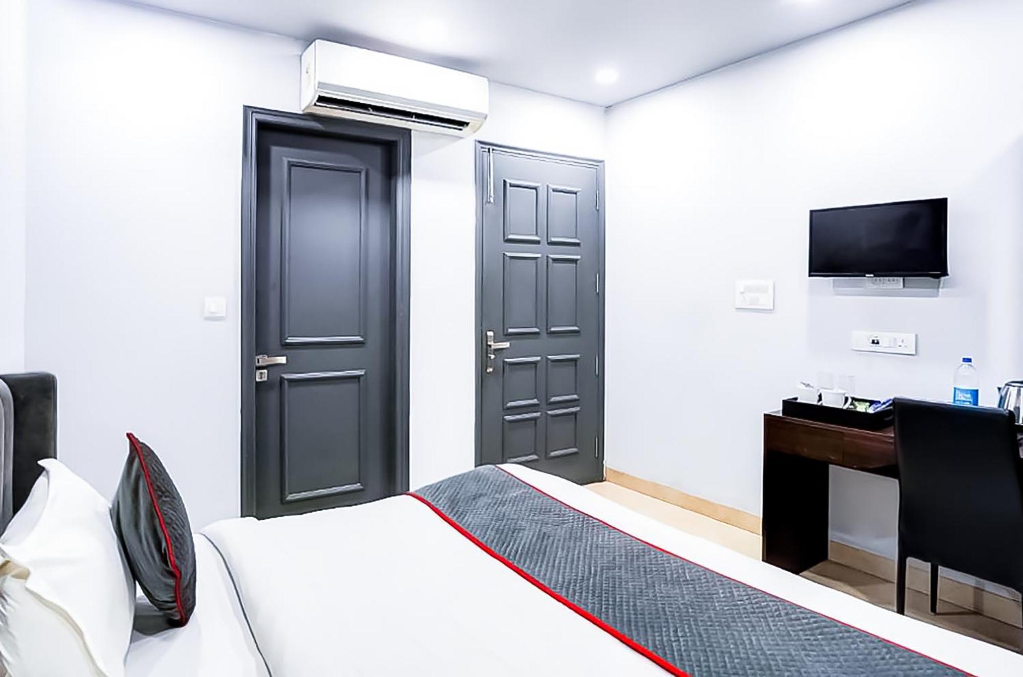 Family Rooms Inn - Shalimarbagh Нью-Дели Экстерьер фото
