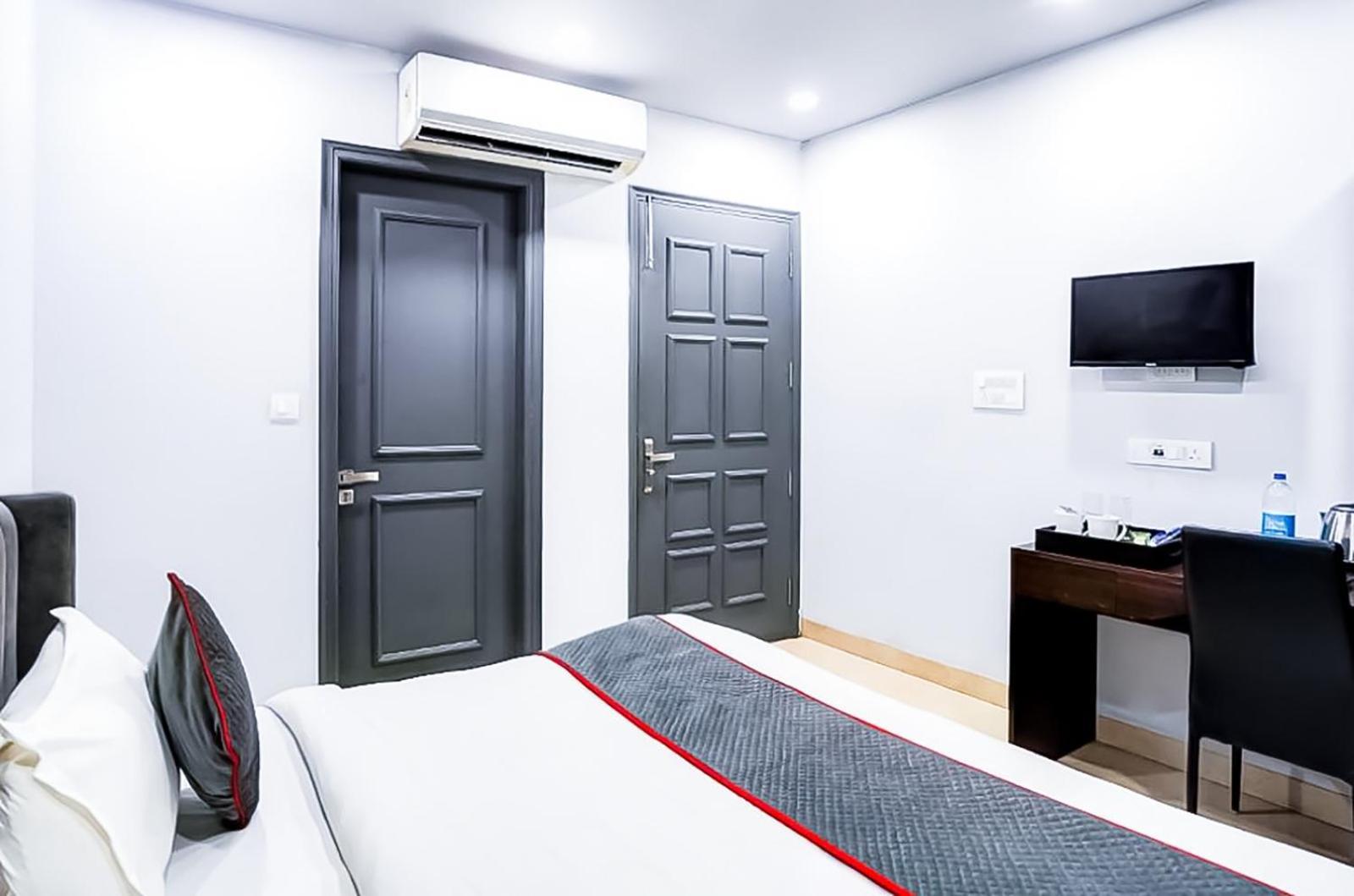 Family Rooms Inn - Shalimarbagh Нью-Дели Экстерьер фото